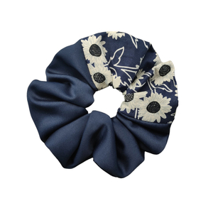 Χειροποίητο scrunchy - Διπλό ύφασμα, σατέν μπλε σκούρο - φλοράλ - ύφασμα, λαστιχάκια μαλλιών, satin scrunchie