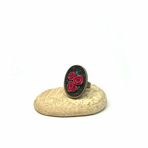 Δαχτυλίδι οβάλ vintage με μπορντό τριαντάφυλλα από πολυμερικό πηλό - vintage, τριαντάφυλλο, πηλός, αυξομειούμενα
