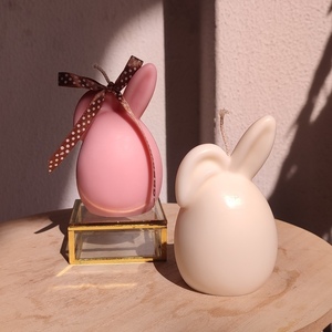 Πασχαλινό λαγουδάκι αυγό σε Ροζ χρώμα με γυριστό αυτί και άρωμα Βανίλια Μαδαγασκάρης 200 γραμμαρια από το Quintessa Candles. - πάσχα, αρωματικά κεριά, πασχαλινά δώρα, κερί σόγιας - 2