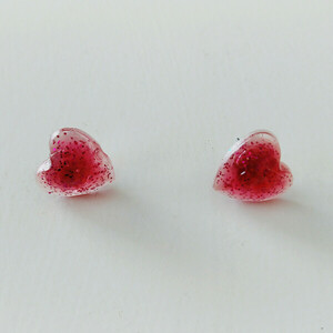 Σκουλαρίκια "Hearts" - κοκκινο, ρητίνη, ανοξείδωτο ατσάλι - μικρά, plexi glass, ατσάλι