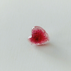 Σκουλαρίκια "Hearts" - κοκκινο, ρητίνη, ανοξείδωτο ατσάλι - μικρά, plexi glass, ατσάλι - 2