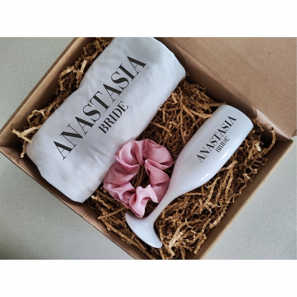GIFT BOX WHITE personalized with name | Ποτήρι Σαμπάνιας + tshirt με το όνομα της νύφης + Scrunchy