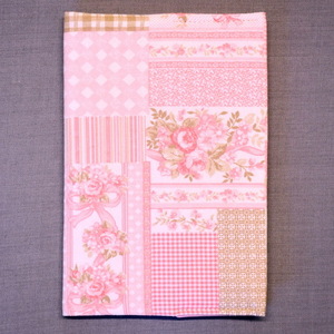 ΘΗΚΗ ΒΙΒΛΙΑΡΙΟΥ "PATCHWORK VINTAGE" ΜΕ ΚΕΝΤΗΜΕΝΟ ΟΝΟΜΑ , ΑΠΟ 100% ΒΑΜΒΑΚΕΡΟ ΠΛΕΝΟΜΕΝΟ ΥΦΑΣΜΑ - vintage, κορίτσι, φλοράλ