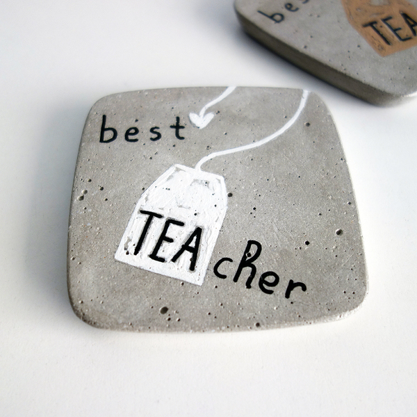 Σετ 2 τσιμεντένια σουβέρ 10cm X 10cm X 1cm " best TEAcher" - ζωγραφισμένα στο χέρι, σουβέρ, τσιμέντο, σετ δώρου, είδη σερβιρίσματος - 2