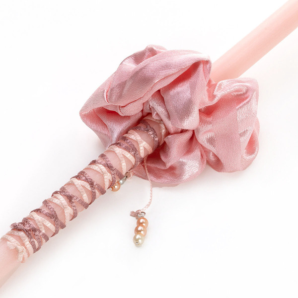 Λαμπάδα λεπτή αρωματική με ροζ σατέν λαστιχάκι μαλλιών - κορίτσι, λαμπάδες, για ενήλικες, για εφήβους