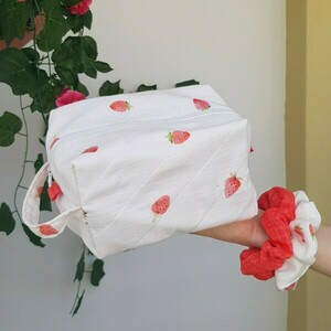 Νεσεσέρ - makeup bag/pouche με σχέδιο φράουλα - ύφασμα, καλλυντικών, ταξιδίου - 2