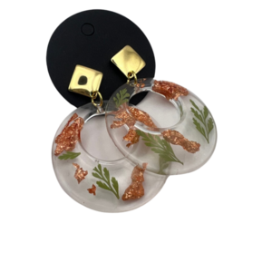 Σκουλαρικι σε σχημα κυκλου με γεμισμα ρητινης, αποξηραμενου φυλλωματος και φυλλα χρυσου, 4cm - γυαλί, λουλούδι, μεγάλα, καρφάκι