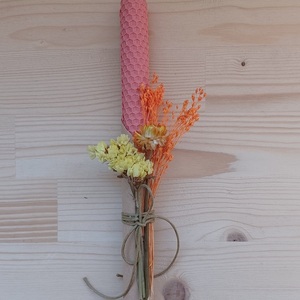 Λαμπάδα από κηρήθρα με αποξηραμένα λουλουδάκια σομόν - κορίτσι, λουλούδια, λαμπάδες, για ενήλικες, για εφήβους