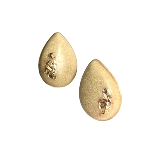 Vintage καρφωτά σκουλαρίκια σταγόνες σε μπεζ-χρυσό από υγρό γυαλί. - vintage, γυαλί, δάκρυ, μικρά, ατσάλι