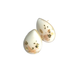 Καρφωτά ατσάλινα σκουλαρίκια σε λευκό χρώμα από υγρό γυαλί. - vintage, γυαλί, σταγόνα, μικρά, ατσάλι - 3