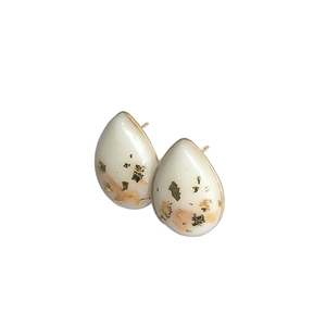 Καρφωτά ατσάλινα σκουλαρίκια σε λευκό χρώμα από υγρό γυαλί. - vintage, γυαλί, σταγόνα, μικρά, ατσάλι - 4