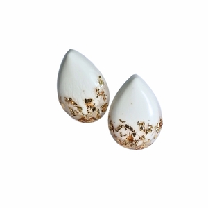 Καρφωτά σκουλαρίκια σταγόνες σε λευκό χρώμα από υγρό γυαλί. - vintage, γυαλί, δάκρυ, ατσάλι