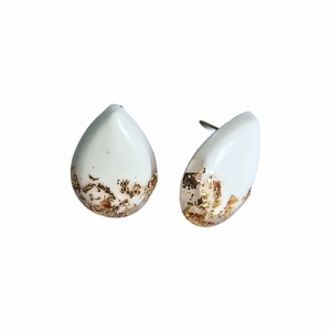 Καρφωτά σκουλαρίκια σταγόνες σε λευκό χρώμα από υγρό γυαλί. - vintage, γυαλί, δάκρυ, ατσάλι - 4
