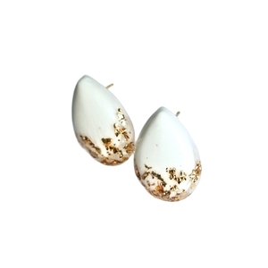 ''White drops'' καρφωτά σκουλαρίκια σε λευκό χρώμα από υγρό γυαλί. - vintage, γυαλί, δάκρυ, ατσάλι - 3