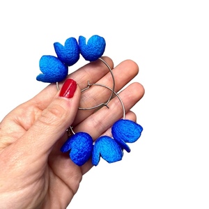Ασημένιοι κρίκοι με μπλε μεταξωτά κουκούλια - κρίκοι, λουλούδι, ατσάλι, boho