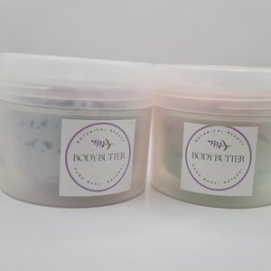 BODY BUTTER με βούτυρο καρυτέ, βούτυρο καρύδας, αμυγδαλέλαιο, έλαιο jojoba, αιθέριο έλαιο βανίλια ή βανίλια καρύδα, βιταμίνη Ε και φυτικά χρώματα. 160γρ - 5