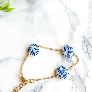 Βραχιολι από λευκό πολυμερικό πηλό και μπλε παραδοσιακό μοτίβο / Paros bracelet - the Aegean collection - πηλός, ατσάλι, χεριού, αυξομειούμενα, φθηνά - 2