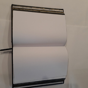 Δερμάτινο σημειωματάριο σε διαστάσεις 17x25cm .Το εσωτερικό αποτελείται από λευκό χαρτί [100g].Έχει 300 σελίδες οι οποίες είναι κενές (wood3) - τετράδια & σημειωματάρια, ειδη δώρων - 4