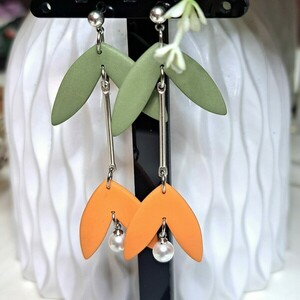 Tulip Earrings, Polymer Clay Earrings - πηλός, λουλούδι, πέρλες, καρφάκι