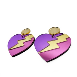 Σκουλαρίκια από plexiglass, καρδιές σε ροζ-μοβ χρώμα και χρυσές λεπτομέρειες - καρδιά, plexi glass, μεγάλα - 4