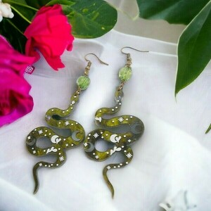 Ακρυλικά σκουλαρίκια φίδι, κρεμαστά Snake earrings - χάντρες, plexi glass, κρεμαστά, γάντζος - 2
