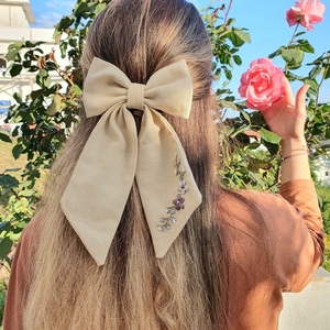 Φιόγκος για τα μαλλιά με κλιπ σε μπεζ χρώμα και κεντημένα λουλουδάκια - ύφασμα, νήμα, hair clips - 5