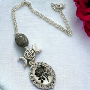 Κολιέ μαύρο τριαντάφυλλο γυαλί Triple moon necklace - γυαλί, λουλούδι, μεταλλικά στοιχεία, μενταγιόν - 2