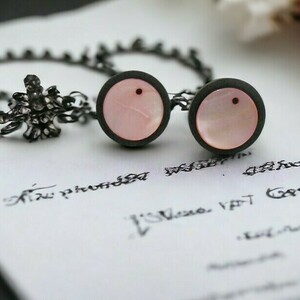 Καρφωτά σκουλαρίκια με φίλντισι Stud earrings Pink ivory - ξύλο, φίλντισι, καρφωτά, μικρά, καρφάκι