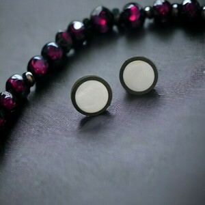 Καρφωτά σκουλαρίκια με φίλντισι Stud earrings White ivory - ημιπολύτιμες πέτρες, φίλντισι, καρφωτά, μικρά, καρφάκι - 3