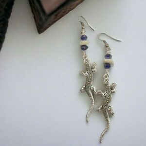 Σκουλαρίκια με charms και χάντρες Lizard earrings - χάντρες, ατσάλι, μεταλλικά στοιχεία, κρεμαστά, γάντζος