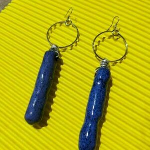 ♦ THE "LANA" EARRINGS, ΣΚΟΥΛΑΡΙΚΙΑ ΜΕ ΜΠΛΕ ΚΕΡΑΜΙΚΗ ΧΑΝΤΡΑ - πηλός, κεραμεικό, minimal, απαραίτητα καλοκαιρινά αξεσουάρ, boho