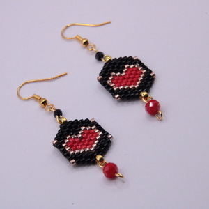 Κρεμαστά σκουλαρίκια από χάντρες με σχέδιο καρδιά, με κόκκινο και μαύρο χρώμα, 6 cm - χάντρες, μικρά, ατσάλι, boho, φθηνά - 3