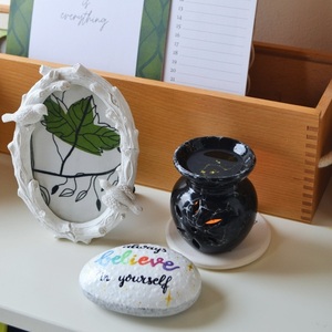 Πέτρα μήκους περίπου 9 εκ. ζωγραφισμένη στο χέρι με ένα αισιόδοξο μήνυμα, ειδικά για μαθητές ή φοιτητές - πέτρα, διακοσμητικές πέτρες - 4