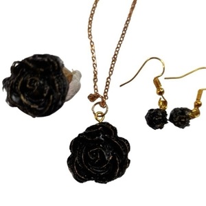 Σετ μενταγιόν τριαντάφυλλο μαύρο και χρυσό από υγρό γυαλί 2.5 * 2 * 0,5 εκ - ρητίνη, κοντά, λουλούδι, σετ κοσμημάτων, φθηνά