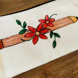 Υφασμάτινη κασετίνα/νεσεσέρ για την δασκάλα ζωγραφισμένη στο χερι με θέμα μολύβι - ύφασμα, καλλυντικών, προσωποποιημένα - 3