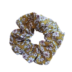 Makeba handnade floral μουσταρδί scrunchie - ύφασμα, λαστιχάκια μαλλιών, μεγάλα scrunchies
