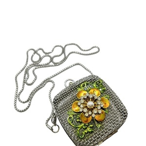 Τσάντα μικρή μεταλλική με πορτοκαλί λουλούδι. - νήμα, clutch, μέταλλο, μικρές - 2