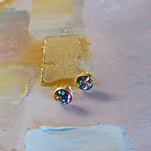 Μικρά επιχρυσωμένα καρφωτά σκουλαρίκια με υγρό γυαλί - επιχρυσωμένα, ρητίνη, μικρά, ατσάλι - 2
