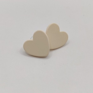 Καρφωτά σκουλαρίκια καρδούλες - πηλός, μικρά, φθηνά - 2
