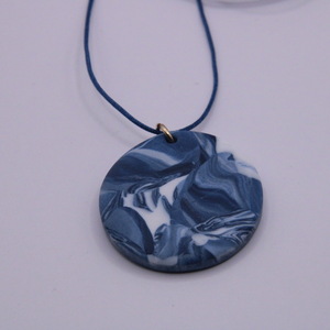 Κολιέ από πολυμερικό πηλό σε αποχρώσεις του μπλε, με κυκλικό σχήμα και ρυθμιζόμενο κορδόνι - πηλός, μακριά, φθηνά - 2