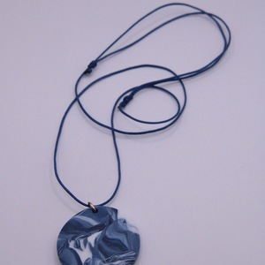 Κολιέ από πολυμερικό πηλό σε αποχρώσεις του μπλε, με κυκλικό σχήμα και ρυθμιζόμενο κορδόνι - πηλός, μακριά, φθηνά - 3
