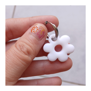 Σκουλαρίκια από άσπρο πολυμερικό πηλό σε σχήμα καρδιάς/ λουλουδιού - στρας, πηλός, ατσάλι, μεγάλα, φθηνά - 4