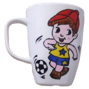 Κούπα πορσελάνης λευκή με χειροποίητο σχέδιο "Μικρός ποδοσφαιριστής" ζωγραφισμένο με πινέλο. - δώρο, χειροποίητα, πορσελάνη, κούπες & φλυτζάνια