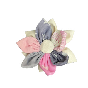Κοκκαλάκι μαλλιών λουλούδι σε ροζ, γκρι και λευκές αποχρώσεις - ύφασμα, hair clips