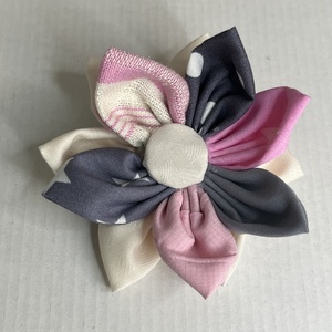 Κοκκαλάκι μαλλιών λουλούδι σε ροζ, γκρι και λευκές αποχρώσεις - ύφασμα, hair clips - 3