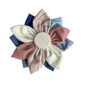 Κοκκαλάκι μαλλιών λουλούδι σε σομόν, λευκές και μπλε αποχρώσεις - ύφασμα, hair clips