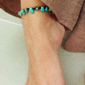 Boho μακραμέ βραχιόλι με ημιπολύτιμες πέτρες τσιπς τιρκουάζ & αιματίτες - ημιπολύτιμες πέτρες, αιματίτης, κορδόνια, boho, ποδιού - 3