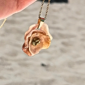 Shell flower|ατσάλινο κολιέ με κοχύλια και υγρό γυαλί - επιχρυσωμένα, ρητίνη, κοχύλι, λουλούδι, ατσάλι - 5