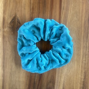 Τυρκουάζ scrunchie σε Minky - Βελουτέ ύφασμα - ύφασμα, για τα μαλλιά, δώρα για γυναίκες, λαστιχάκια μαλλιών - 2