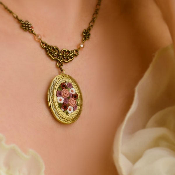 Dearest Emma Locket | Χειροποίητο Vintage Mενταγιόν Ανοιγόμενο με Σύνθεση Λουλουδιών (Πολυμερικός Πηλός, Μπρούτζος) (40εκ.+5εκ. Αυξομείωση) - πηλός, λουλούδι, μπρούντζος, για φωτογραφίες, μενταγιόν - 5